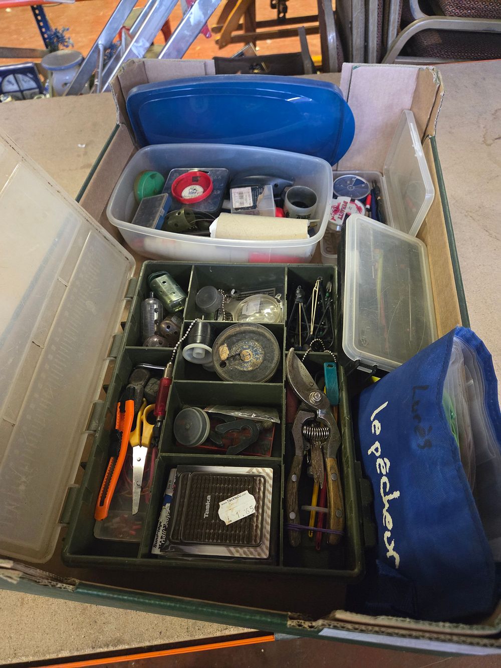 Lot 376 – An Assortment of Vintage and Modern Fishing Tackle and Tools