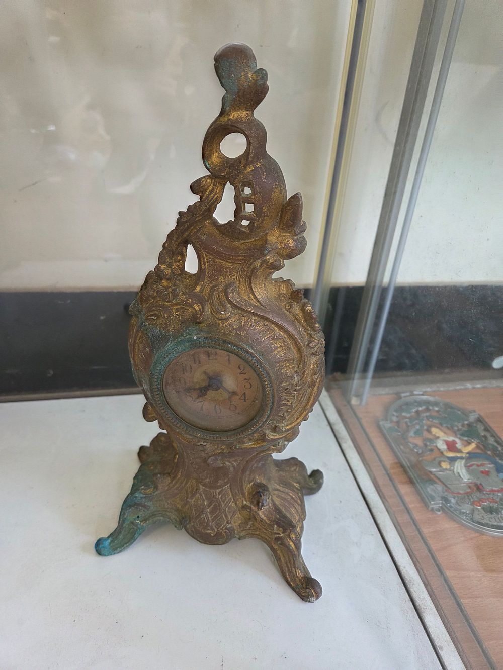 Lot 626 – Victorian Rococo-Revival Gilt Metal Mantel Clock