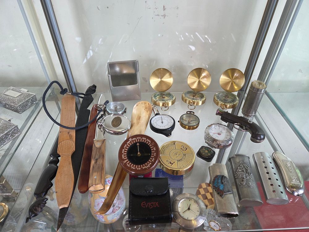 Lot 628 – An Assortment of Vintage Navigational Instruments and Personal Collectibles