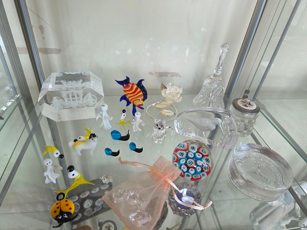 Lot 637 – An Assortment of Decorative Glassware and Commemorative Crystal Ornaments