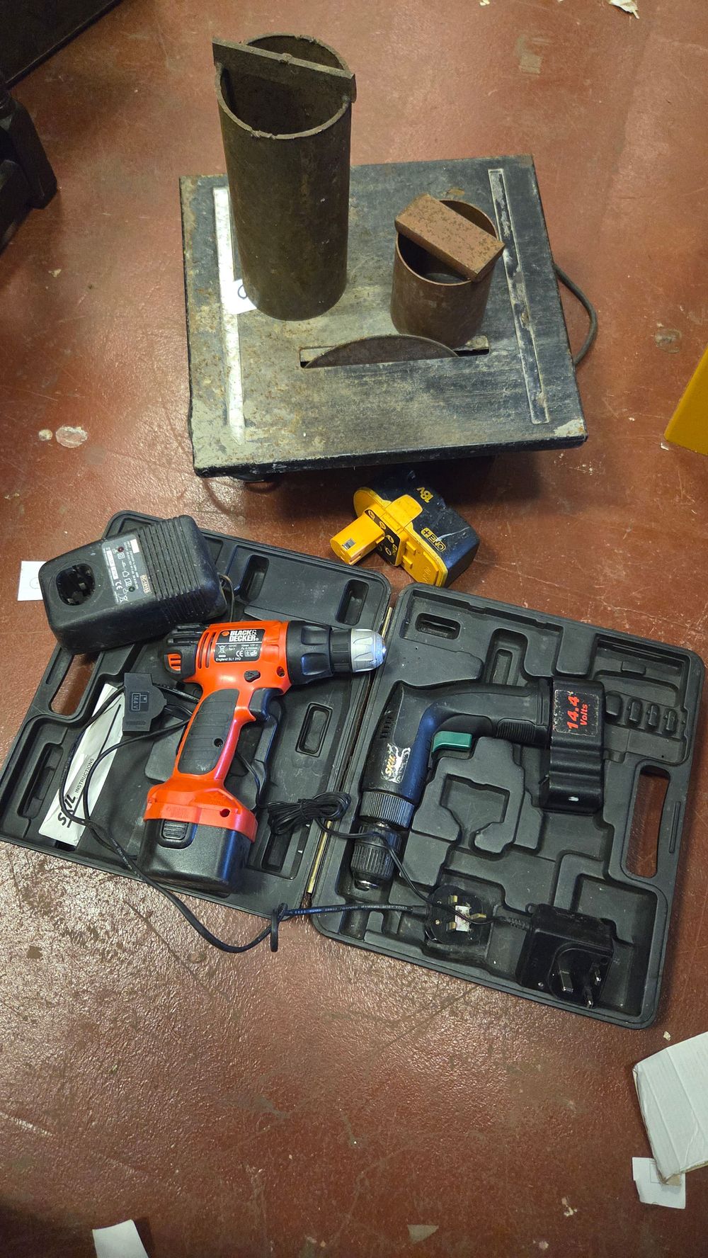 Lot 155 – A Collection of Power Tools and Workshop Equipment Including Black & Decker and Skil Drills
