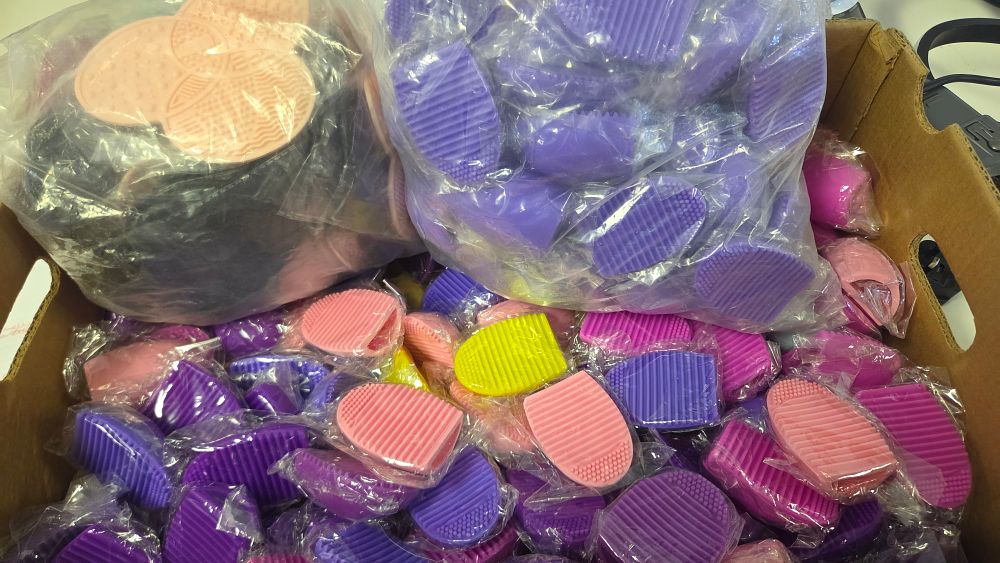 Lot 164 – A Collection of New Silicone Makeup Brush Cleaning Tools and Textured Finger Mitts