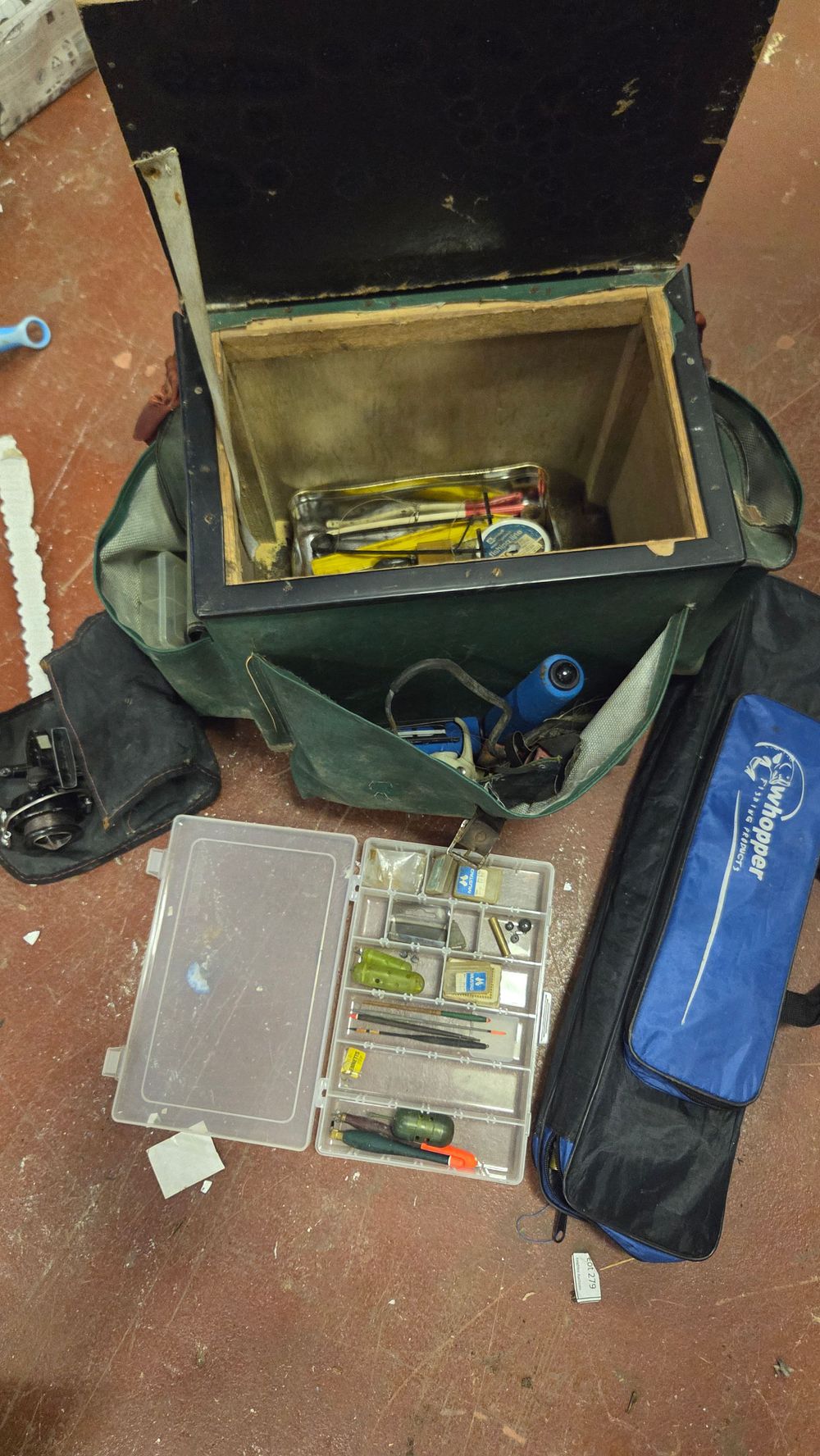 Lot 185 – A Collection of Vintage Fishing Equipment and Accessories