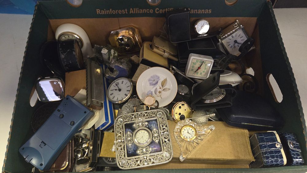 Lot 254 – A Collection of Vintage and Modern Clocks, Pocket Watches and Miscellaneous Collectables