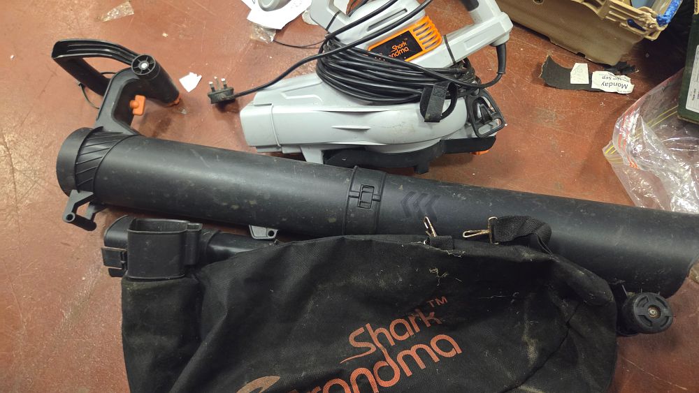 Lot 273 – Grandma Shark Electric Garden Leaf Blower and Vacuum