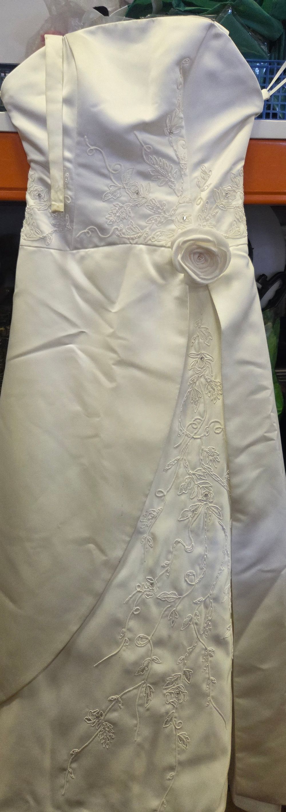 Lot 276 – A late 20th-century A&T by Lotus Orient Corp strapless ivory polyester satin wedding gown