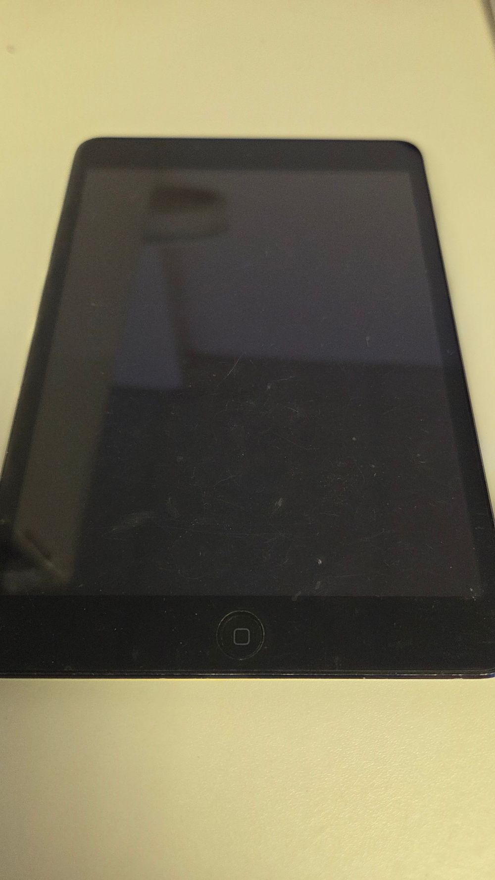 Lot 282 – Apple iPad mini 1st Generation Model A1432 Wi-Fi Tablet