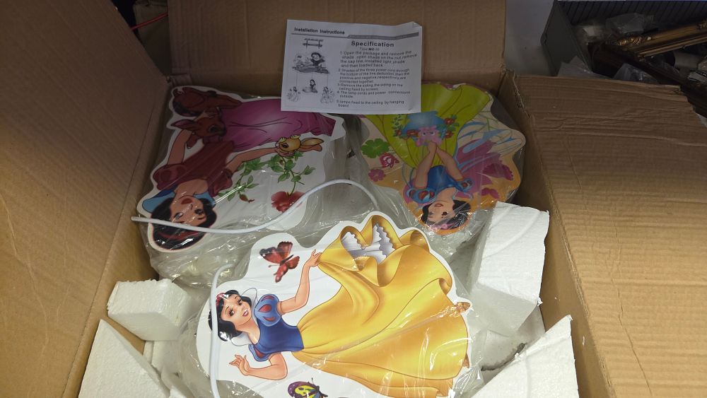 Lot 286 – Sett of Snow White Themed Children’s Ceiling Pendant Light Shades Type MC-56