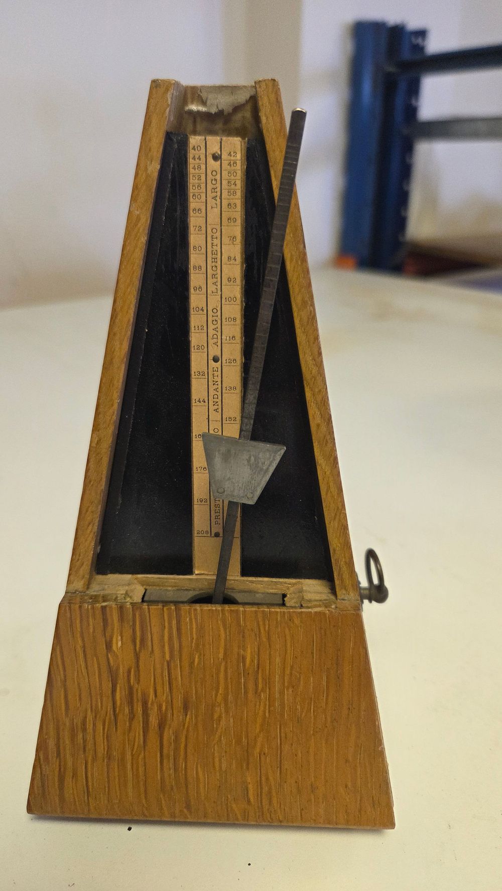 Lot 291 – A twentieth-century Maelzel style mechanical metronome in an oak case