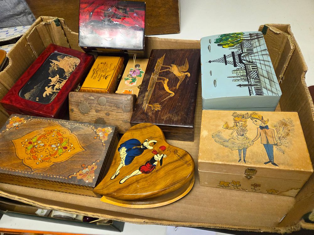 Lot 296 – A Collection of Vintage Decorative Wooden and Lacquered Boxes