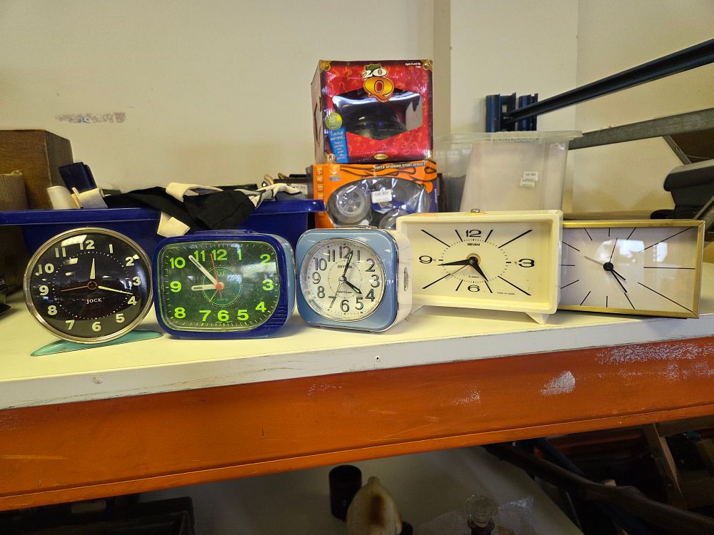 Lot 304 – An Assortment of Vintage European and Japanese Alarm and Mantel Clocks