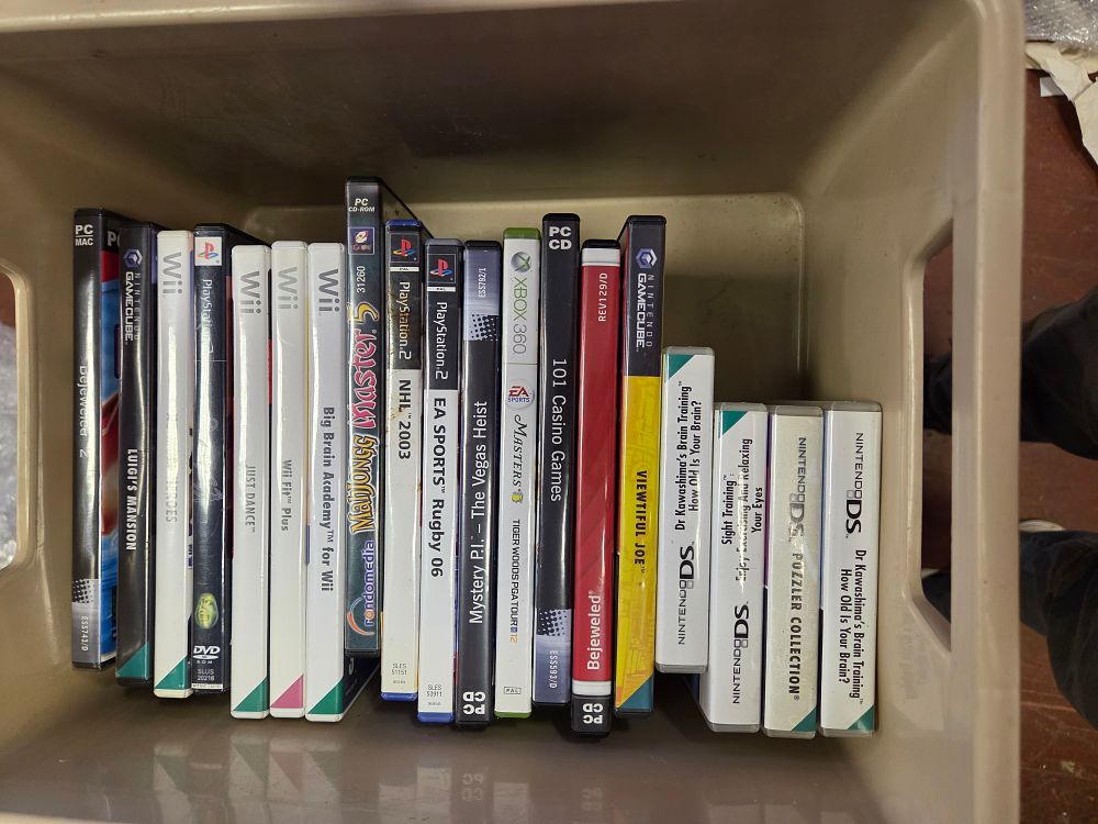 Lot 305 – A Collection of 19 Video Games and Software Titles Across Multiple Platforms
