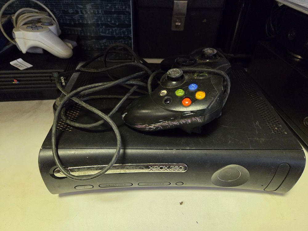 Lot 328 – Game Console and Accessories including Microsoft Xbox 360 Elite powers on