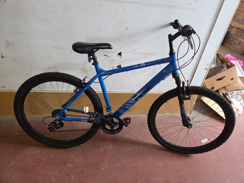 Lot 341 – An Apollo Kraze Blue Mountain Bike