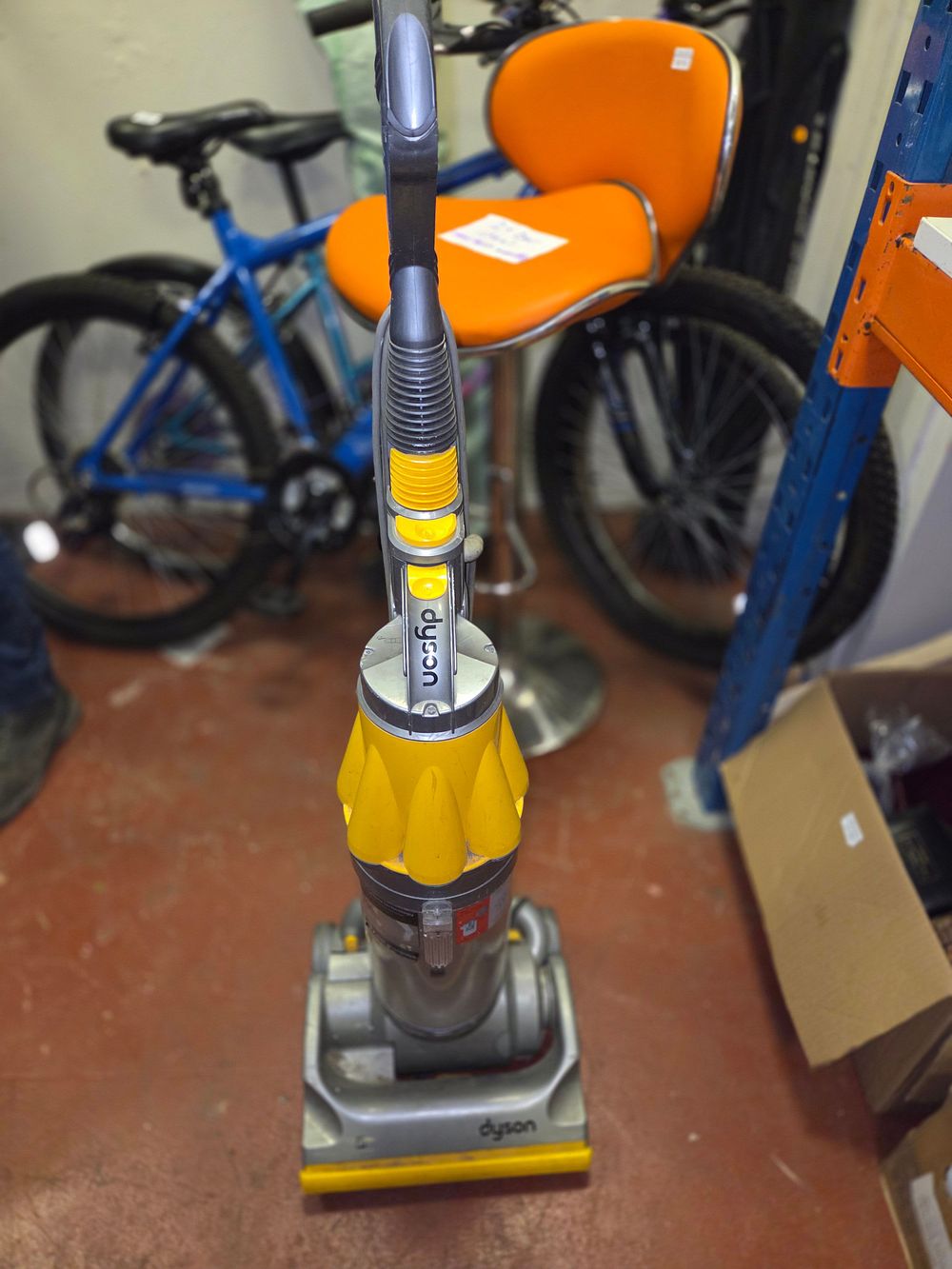 Lot 346 – Dyson Root Cyclone Upright Vacuum Cleaner