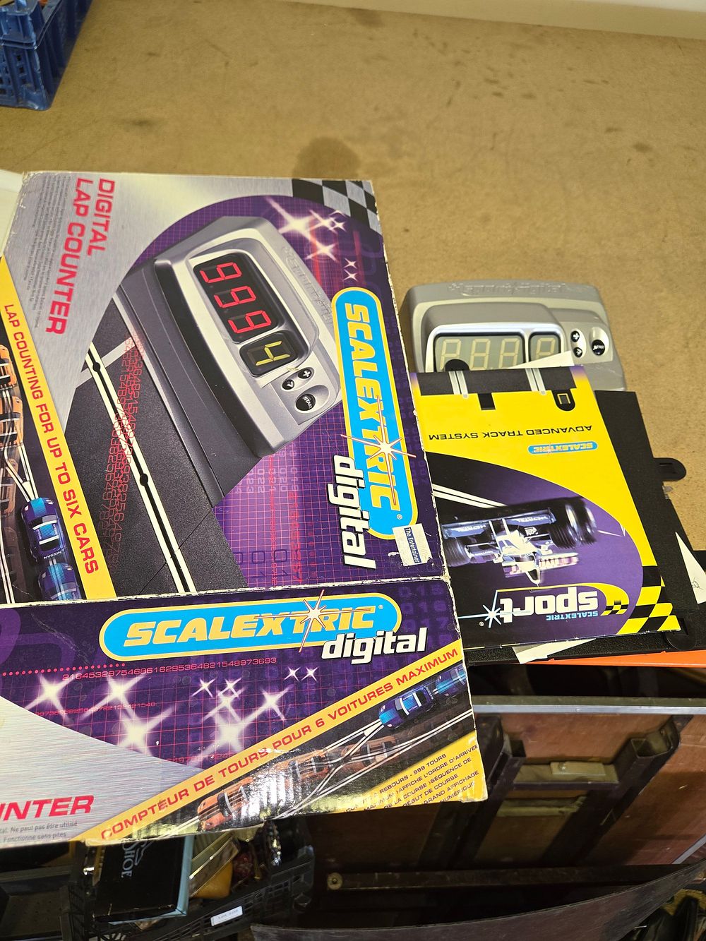 Lot 357 – Scalextric Digital Lap Counter C7039 for Six Cars