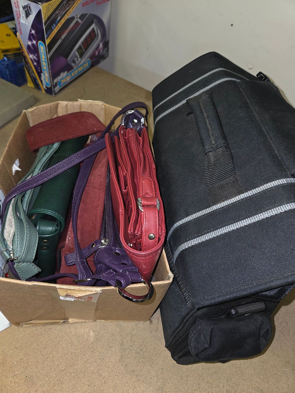 Lot 363 – An Assortment of Holdalls and Handbags