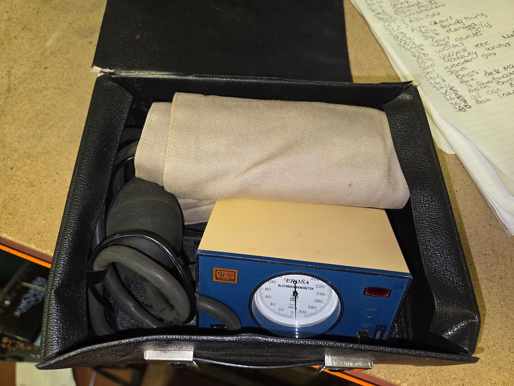 Lot 369 – Vintage Erosa German Electronic-Assisted Aneroid Sphygmomanometer in Original Case