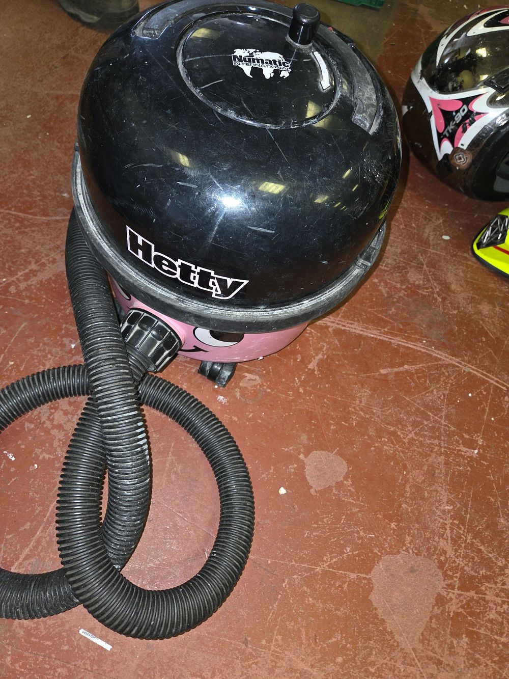 Lot 374 – Numatic International Hetty Cylinder Vacuum Cleaner