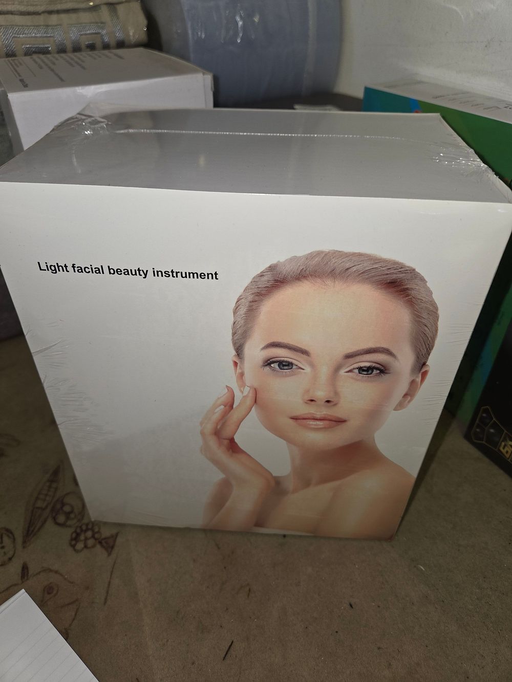 Lot 391 – New LED Light Facial Beauty Therapy Instrument