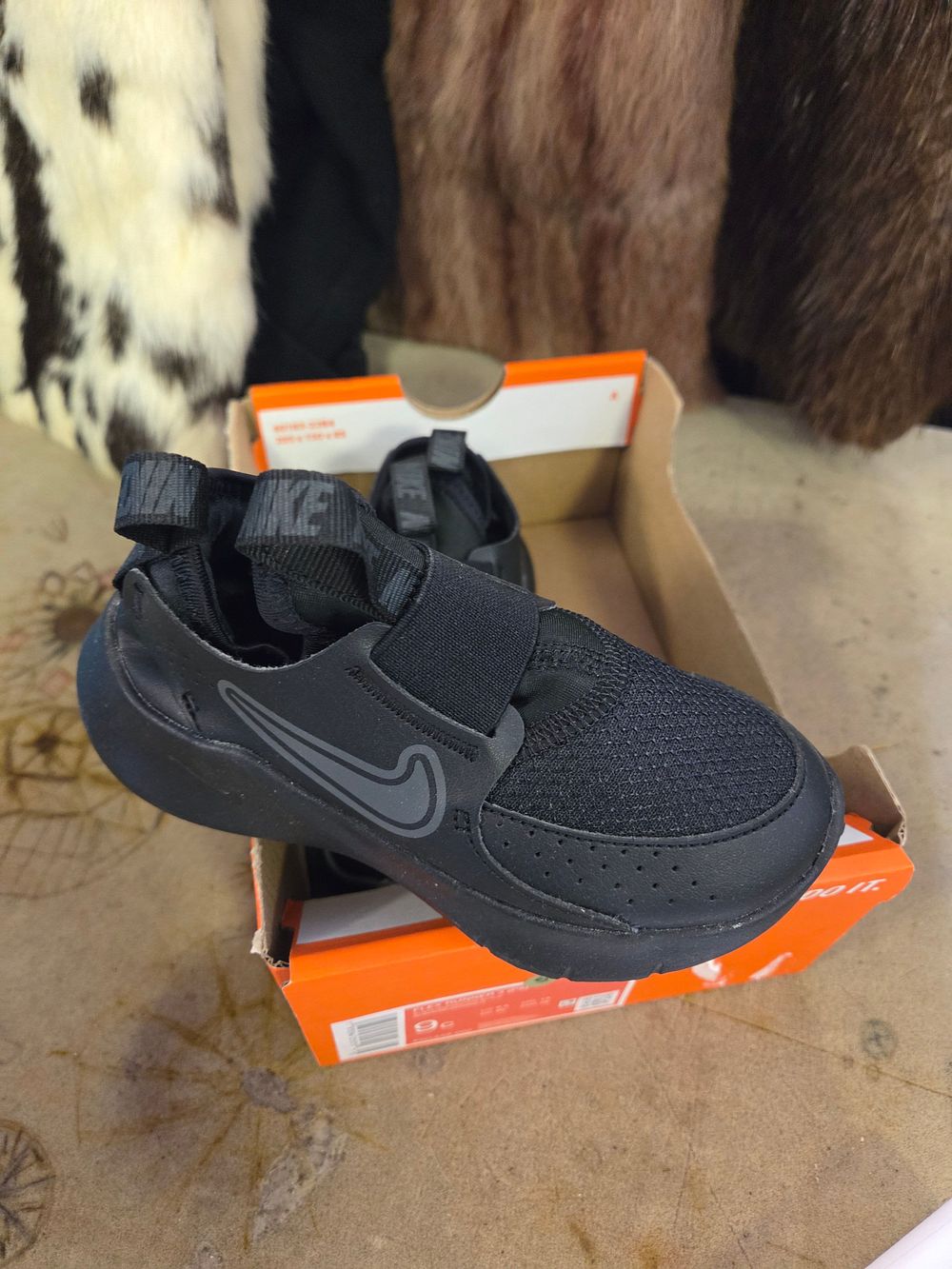 Lot 402 – A Pair of New Nike Flex Runner Toddler Slip-on Sneakers, Childs Size 8.5