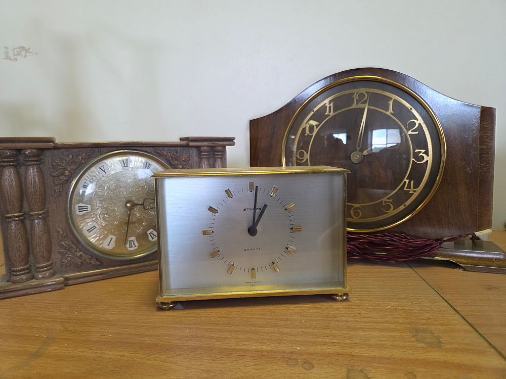 Lot 647 – A Trio of Assorted Mantel Clocks including a Staiger Quartz Example