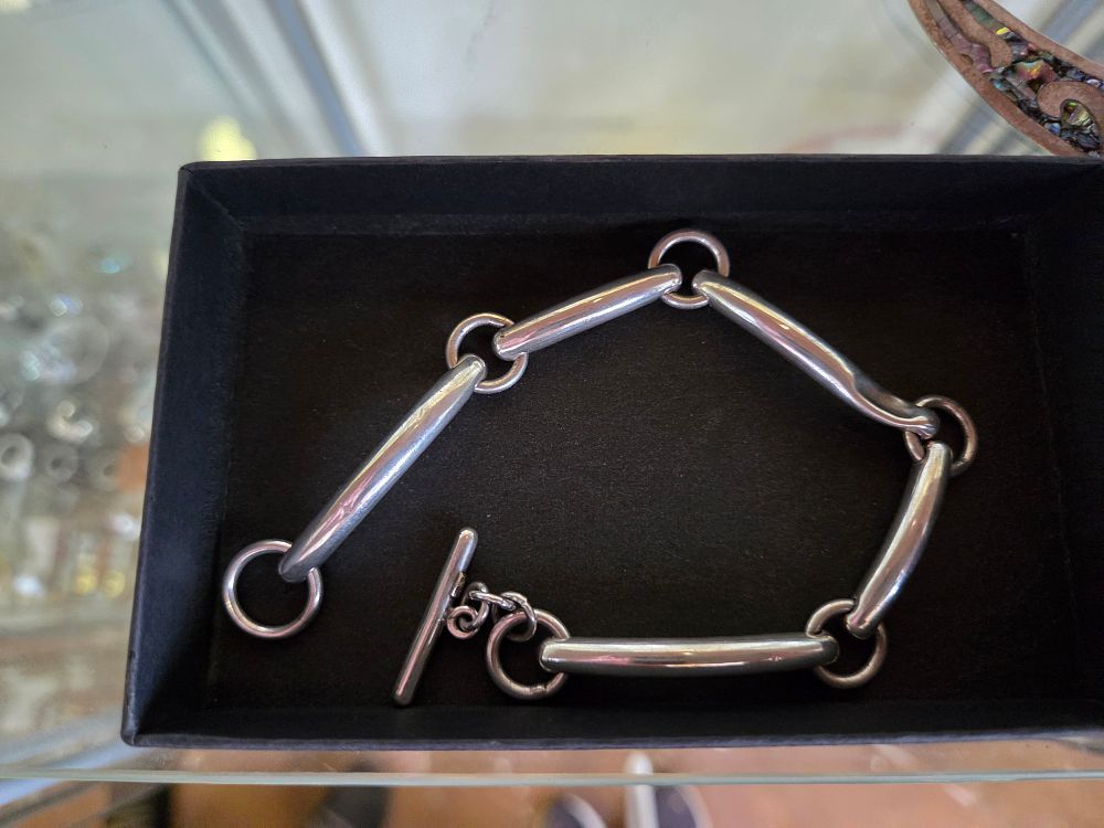 Lot 657 – Mexican Sterling Silver Horsebit Style Link Bracelet 17.16g