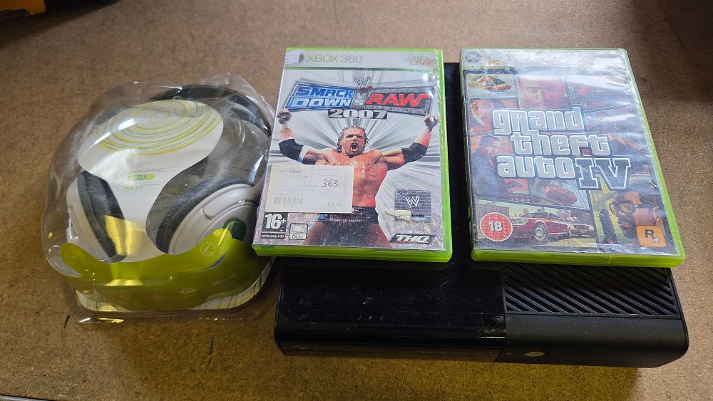 Lot 192 – Microsoft Xbox 360 S Console and Games
