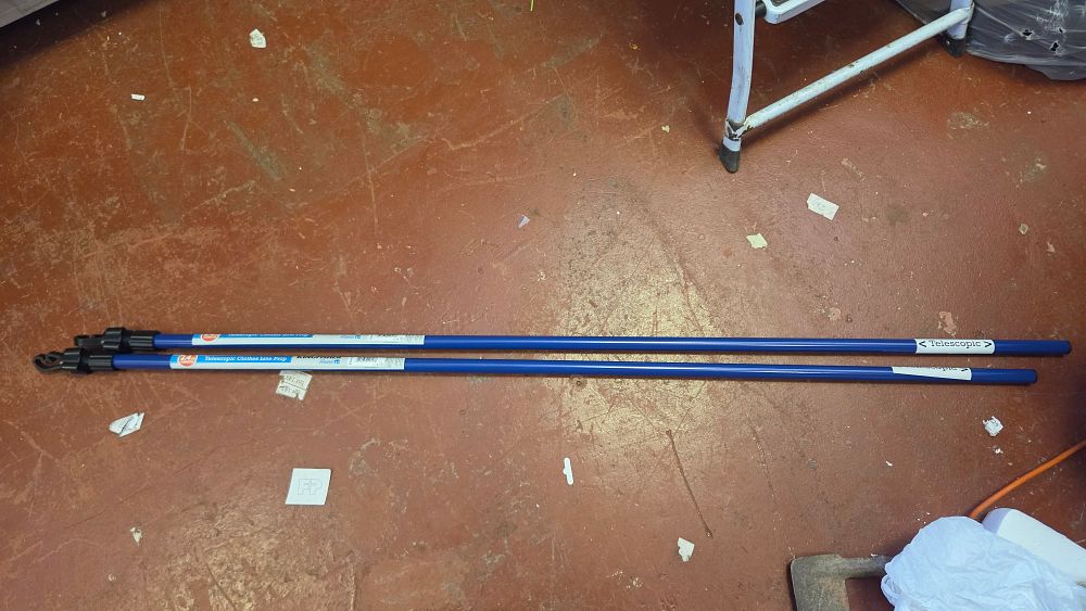 Lot 194 – A Pair of Kingfisher Home 2.4m Telescopic Clothes Line Props