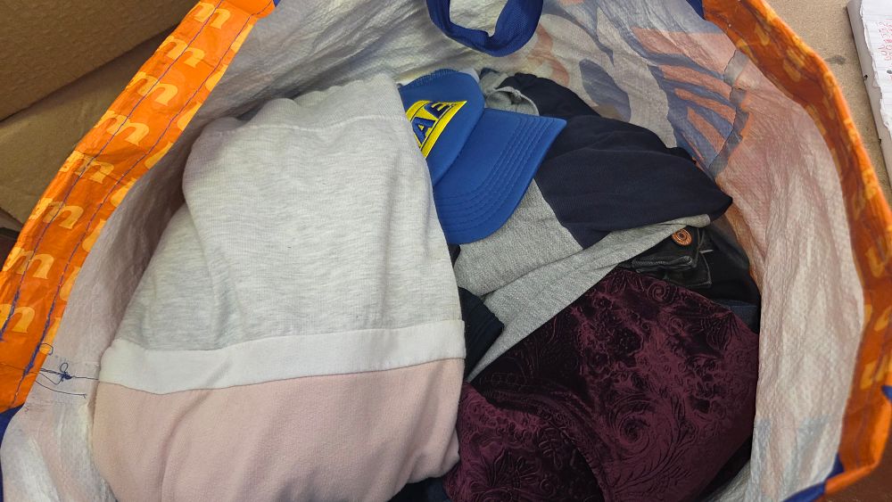 Lot 220 – Bag of Mixed Clothing