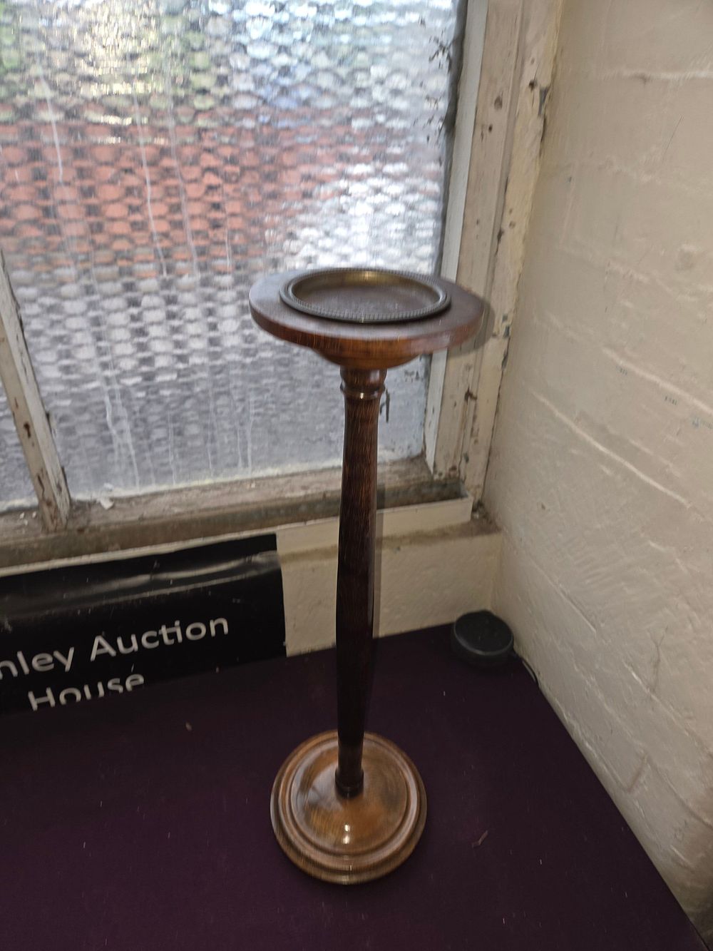 Lot 152 – An early 20th-century turned wood smoker’s stand