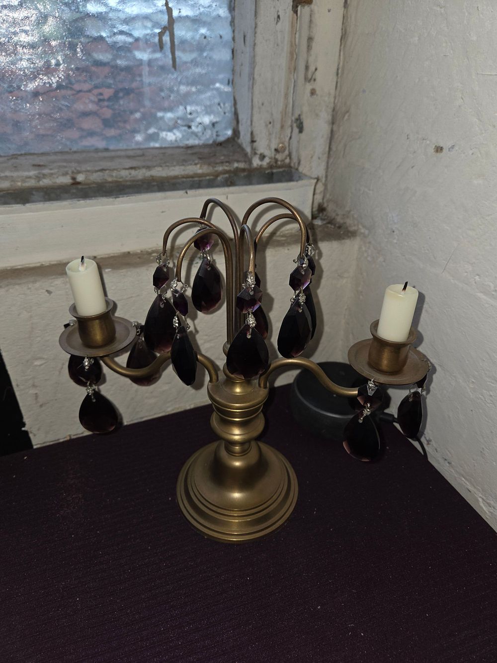 Lot 162 – A Mid-20th Century Laura Ashley Two-Light Candelabra Style Table Lamp with Glass Pendants