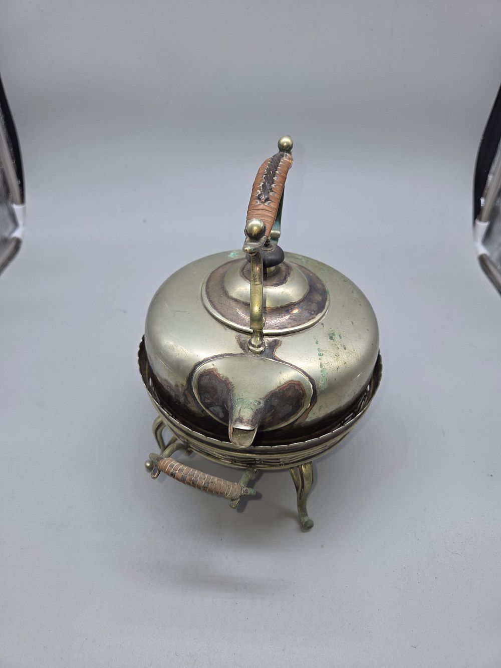 Lot 163 – An Arts and Crafts spirit kettle and warming stand