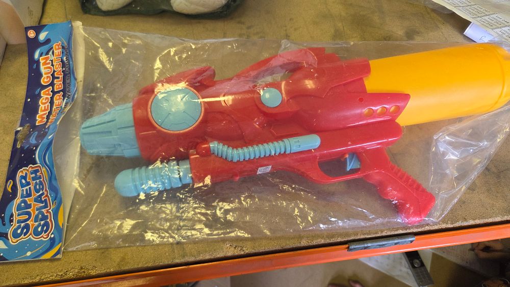 Lot 246 – Super Splash Mega Gun Water Blaster