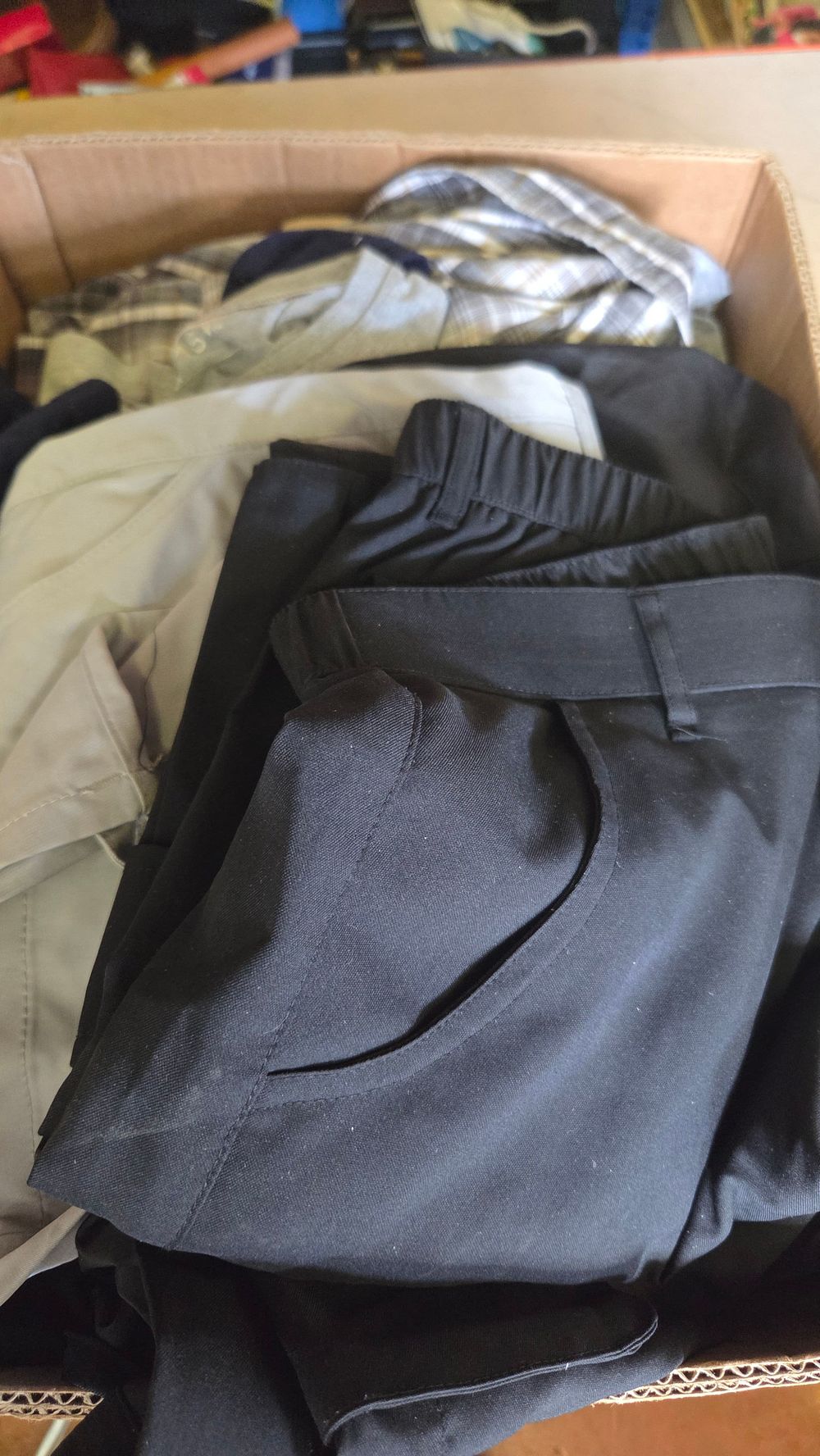 Lot 252 – An Assortment of Mens Clothing Size XL