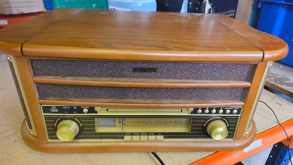Lot 262 – Denver MCR-50 Retro-Style Multi-Functional Music System