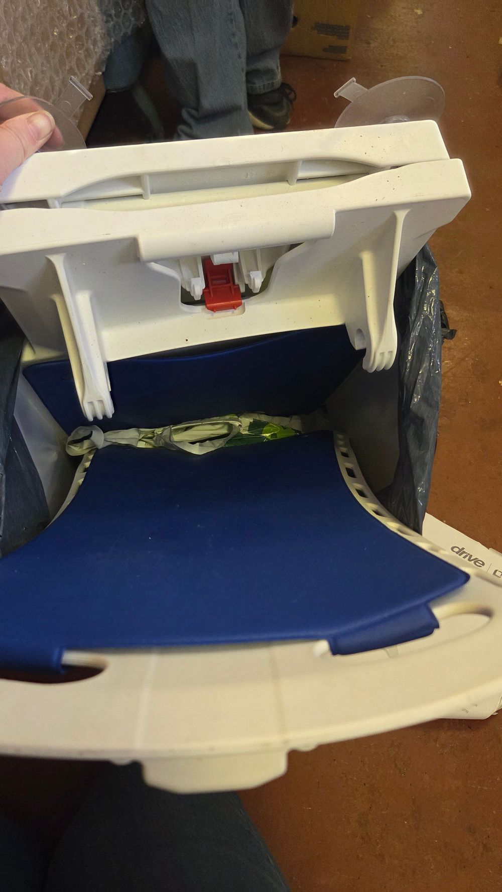 Lot 272 – A Drive DeVilbiss Healthcare Electric Bath Lift