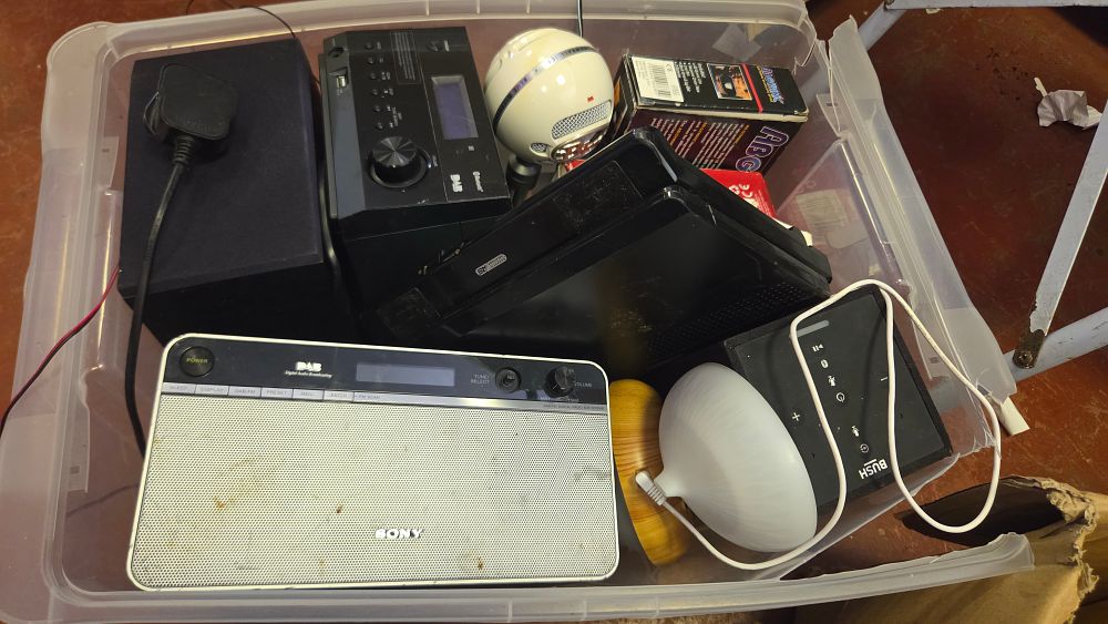 Lot 274 – An Assortment of Consumer Electronics Including a Sony DAB/FM Digital Radio and a Blue Snowball USB Microphone