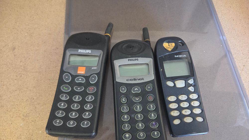 Lot 288 – A Trio of Vintage Mobile Telephones including Philips and Nokia Handsets