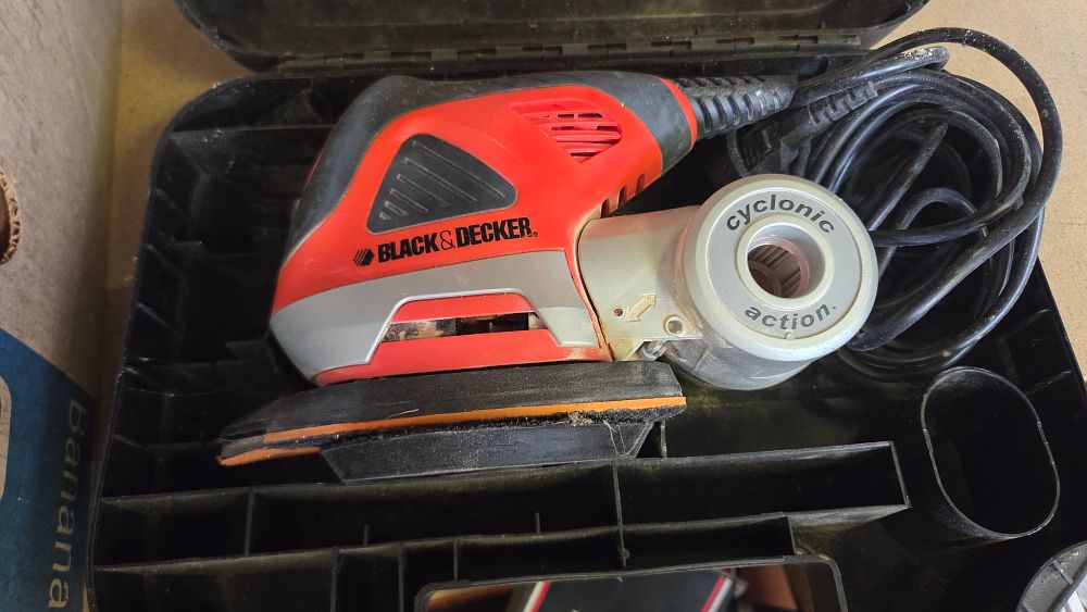 Lot 299 – A Black & Decker MS1000 Cyclonic Action Multi Sander with Case