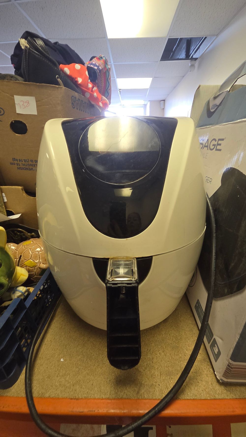 Lot 324 – Digital Air Fryer in White
