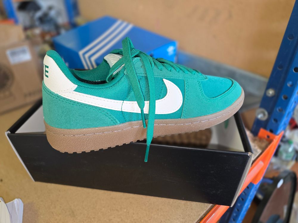 Lot 375 – A Pair of Nike Field General Womens Sneakers Size 6