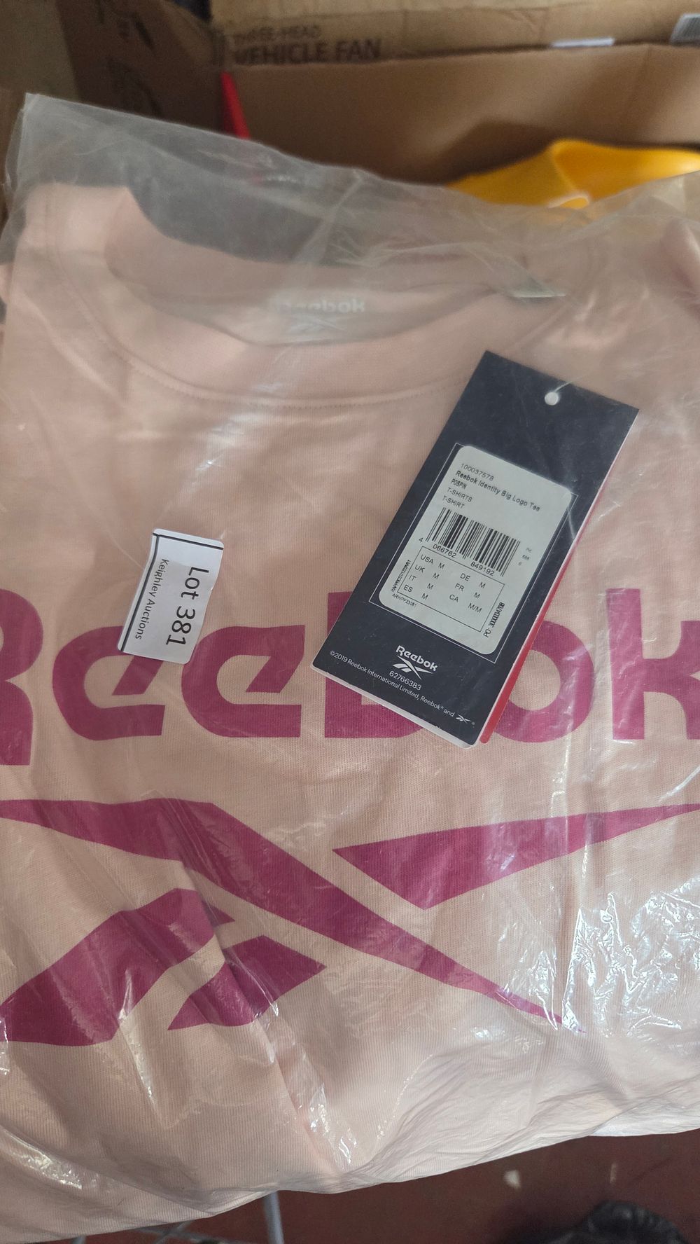 Lot 381 – Reebok T-shirt Size M