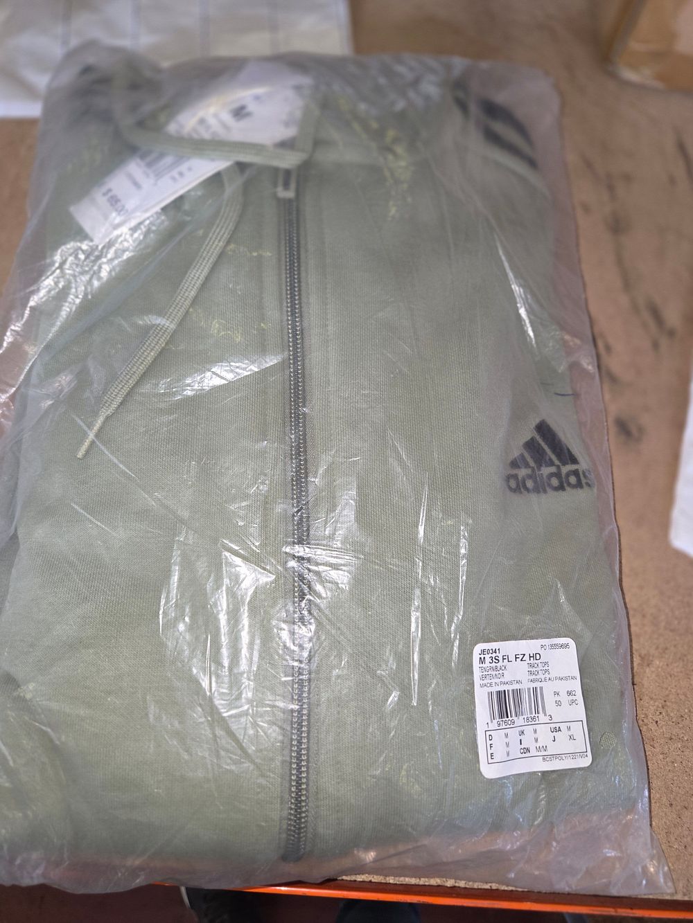 Lot 388 – Adidas Men’s Essentials Fleece 3-Stripes Full-Zip Hoodie, Size Medium
