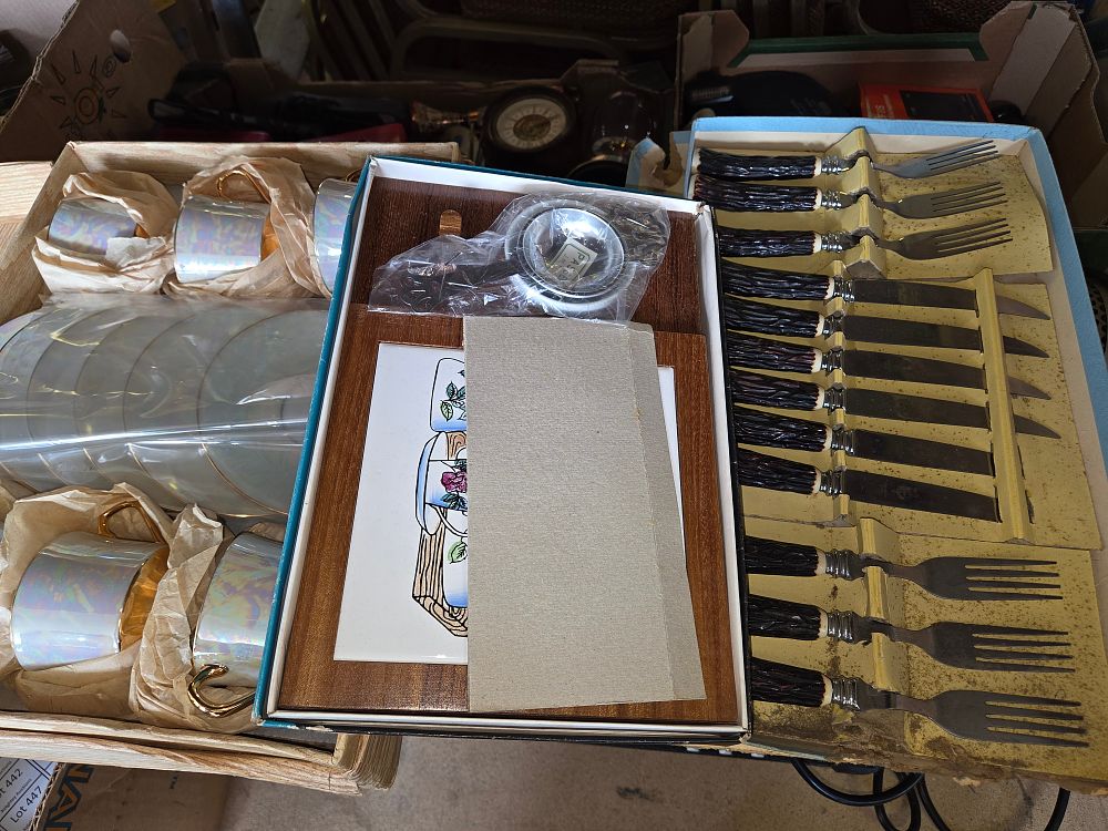 Lot 409 – A Trio of Vintage Boxed Homewares Including Lustreware Tea Service and Cased Cutlery Set