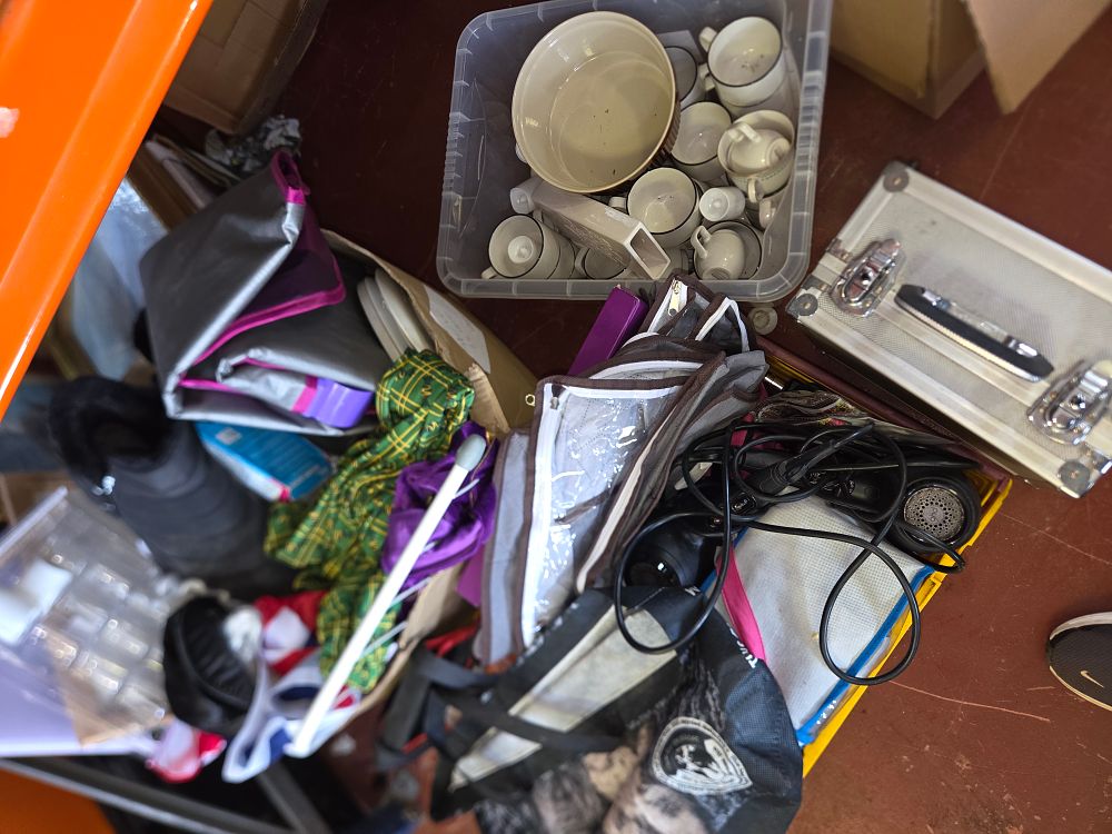 Lot 413 – An Assortment of Mixed Household Goods, Ceramics, Textiles, and Small Appliances