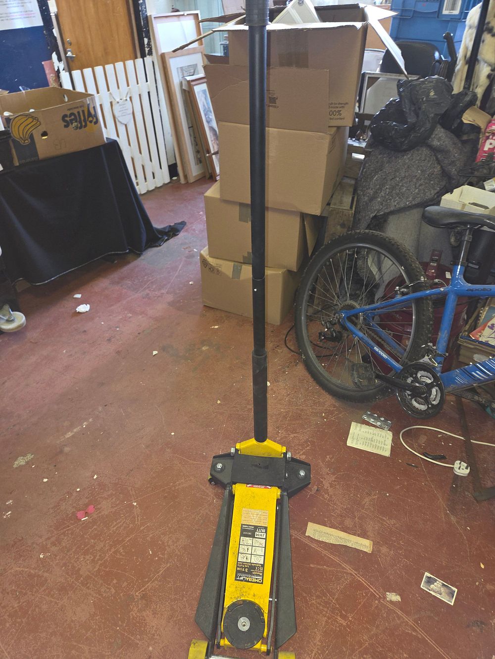 Lot 430 – Omega Lift MagicLift 3-Ton Low-Profile Hydraulic Service Jack