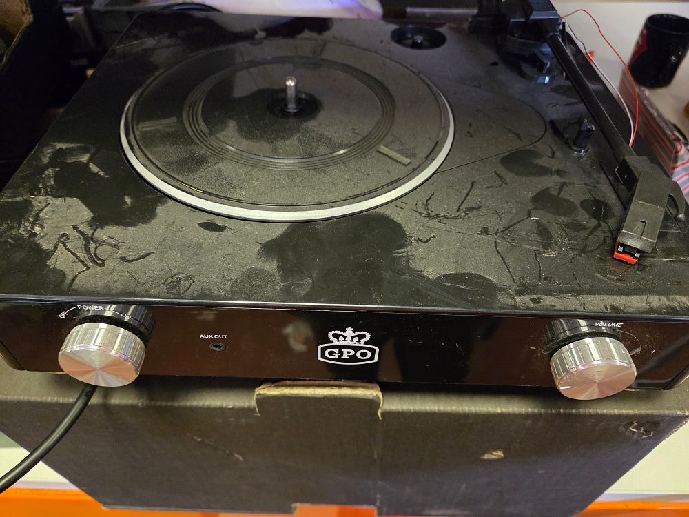 Lot 348 – GPO Stylo Retro-Styled Stand-Alone Turntable in Black
