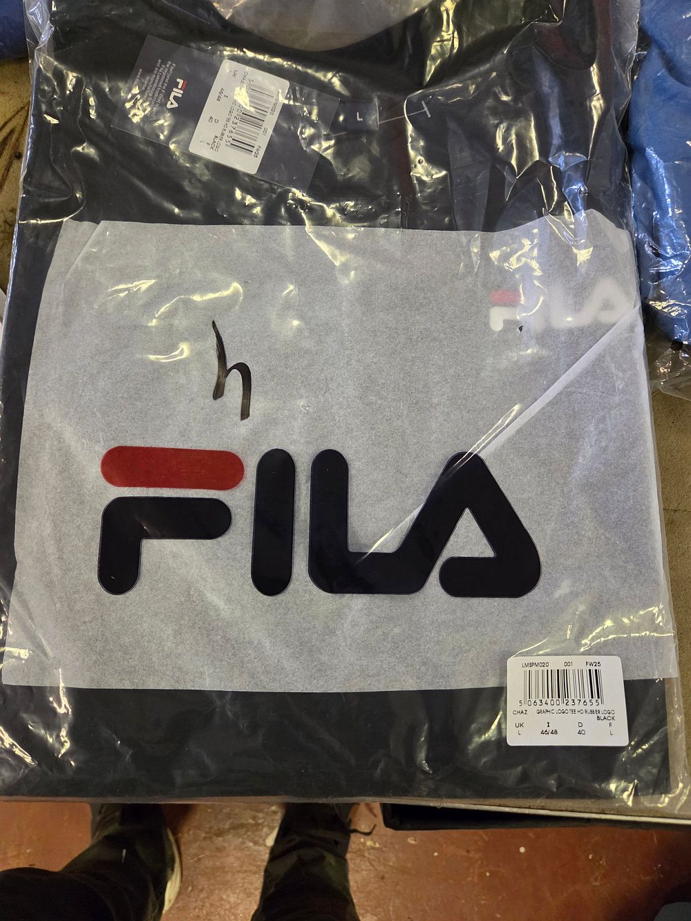 Lot 350 – New Fila Chaz Graphic Logo Tee in Black, Size Large