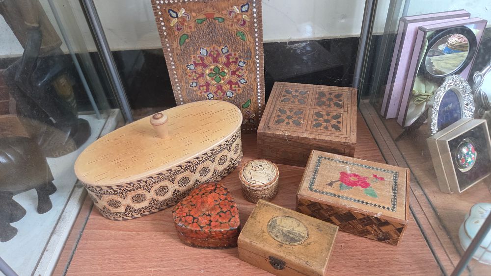 Lot 612 – An Assortment of Wooden Decorative Trinket Boxes
